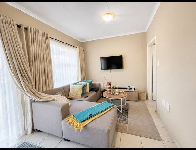 1 BEDROOM TOWNHOUSE FOR SALE IN STAALRUS